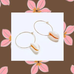 Natural Cowrie Shell Gold Earrings NWT!